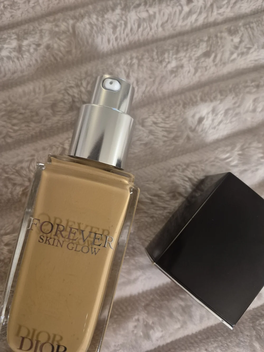 Dior Forever Skin Glow Foundation - Light Warm Beige with Black Cap